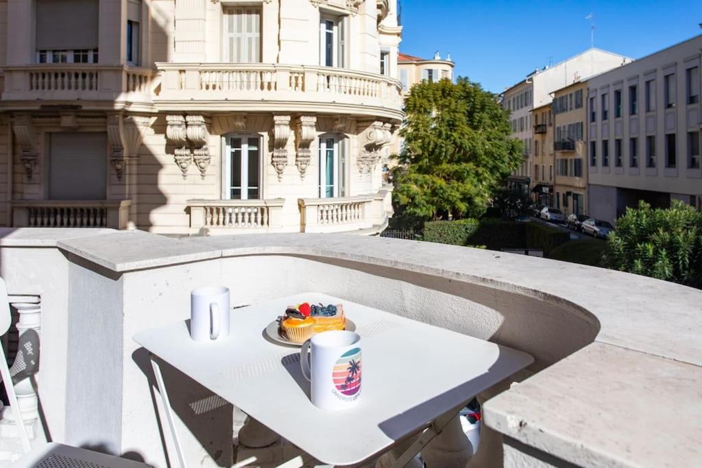 Appartement #22 Emma 2bdr Balcony Center Town 2mins Tramway
